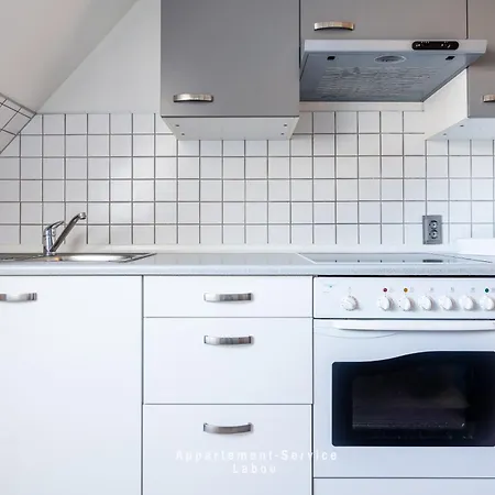 Lerchenstrasse, Nur Privatreisende, Monteure Nicht Erwuenscht Лабё