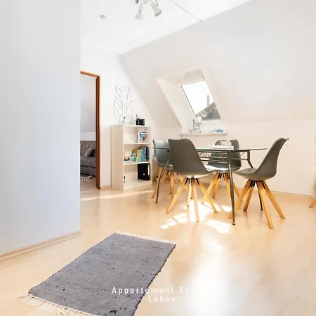 Lerchenstrasse, Nur Privatreisende, Monteure Nicht Erwuenscht * Лабё