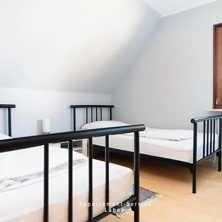 Апартаменты Lerchenstrasse, Nur Privatreisende, Monteure Nicht Erwuenscht Лабё