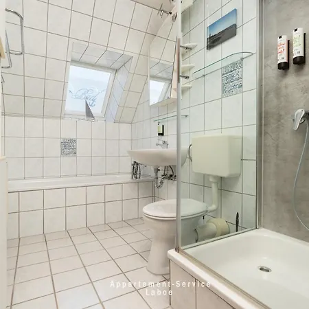 Lerchenstrasse, Nur Privatreisende, Monteure Nicht Erwuenscht