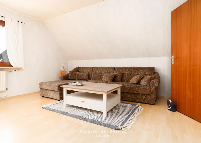 Lerchenstrasse, Nur Privatreisende, Monteure Nicht Erwuenscht *